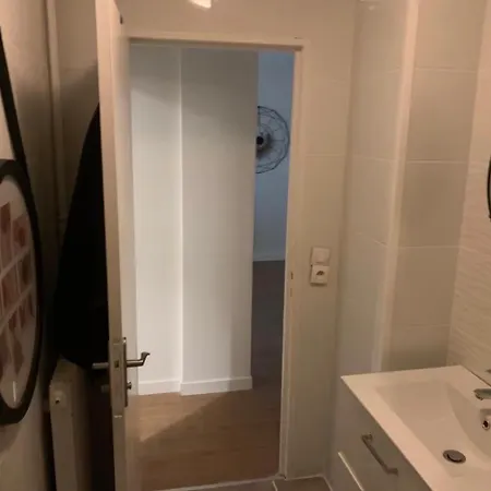 Moderne Avec Parking Prive Lit Connecte Led & Retroprojecteur 5 Min Zenith Daire Saint-Herblain