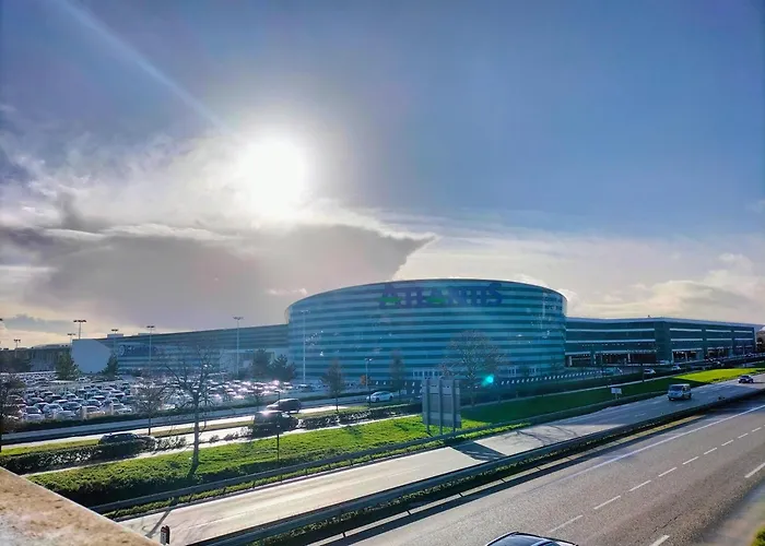 Superbe Apppartement Avec Balcon Et Parking Appartement *